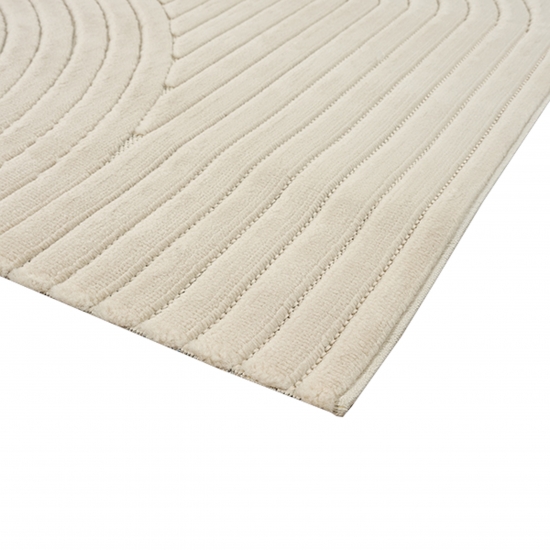 Wohlfühlender niedriger Wohnzimmerteppich mit halbrundem Linienmuster in Beige