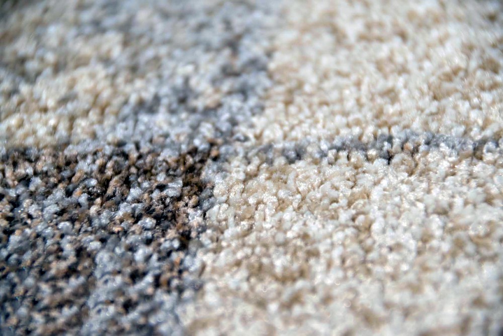 Fußbodenheizungsgeeignet Karo Design Polypropylen (ca.) Gesamtgewicht kg/m² (ca.) % CARPETIA 100 3,2 mm | Merilon Gesamthöhe 18 Friese